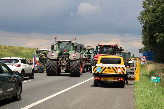 Boeren blokkeren de A35 tussen Enschede en de aansluiting met de A1.