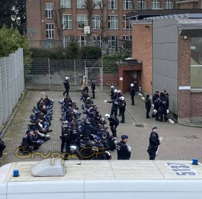 Politie pakt 107 Duitse voetbalsupporters met bedenkelijke reputatie op in Dilbeekse Kaudenaardewijk