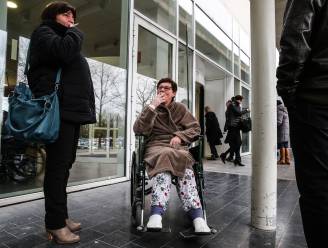 Nederland wil rokers voor ingang ziekenhuizen dringend weg, ook bij ons interesse