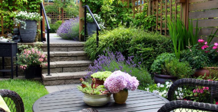advocaat Hilarisch Bij 6 manieren om een kleine tuin groter te laten lijken | Libelle