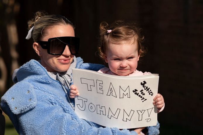 Fan zijn van Johnny Depp gaat over van moeder op dochter, zo blijkt.