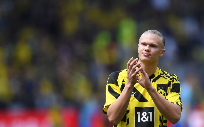 Erling Haaland neemt afscheid van de Dortmund-aanhang.