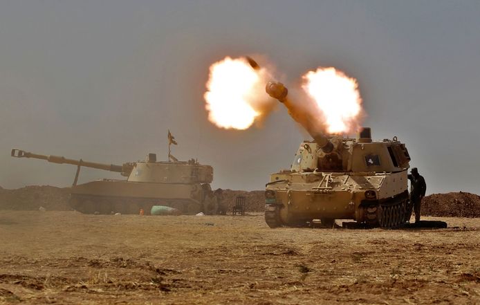 Een M109-pantserhouwitser van de Iraakse strijdkrachten tijdens een operatie tegen IS in 2016