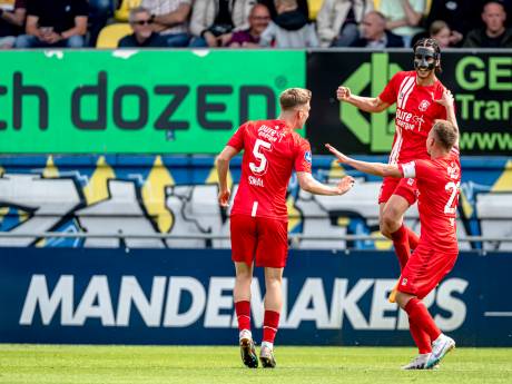 Sterk FC Twente stelt vijfde plek veilig met afgetekende zege bij RKC
