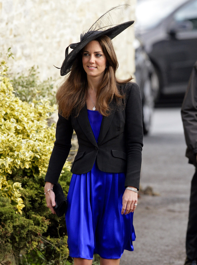 gedragen Herkenning Postcode Te koop: twee (geleende) hoeden van Kate Middleton | Foto | hln.be