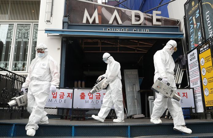 Een nachtclub in het uitgaansdistrict Itaewon wordt gedesinfecteerd.