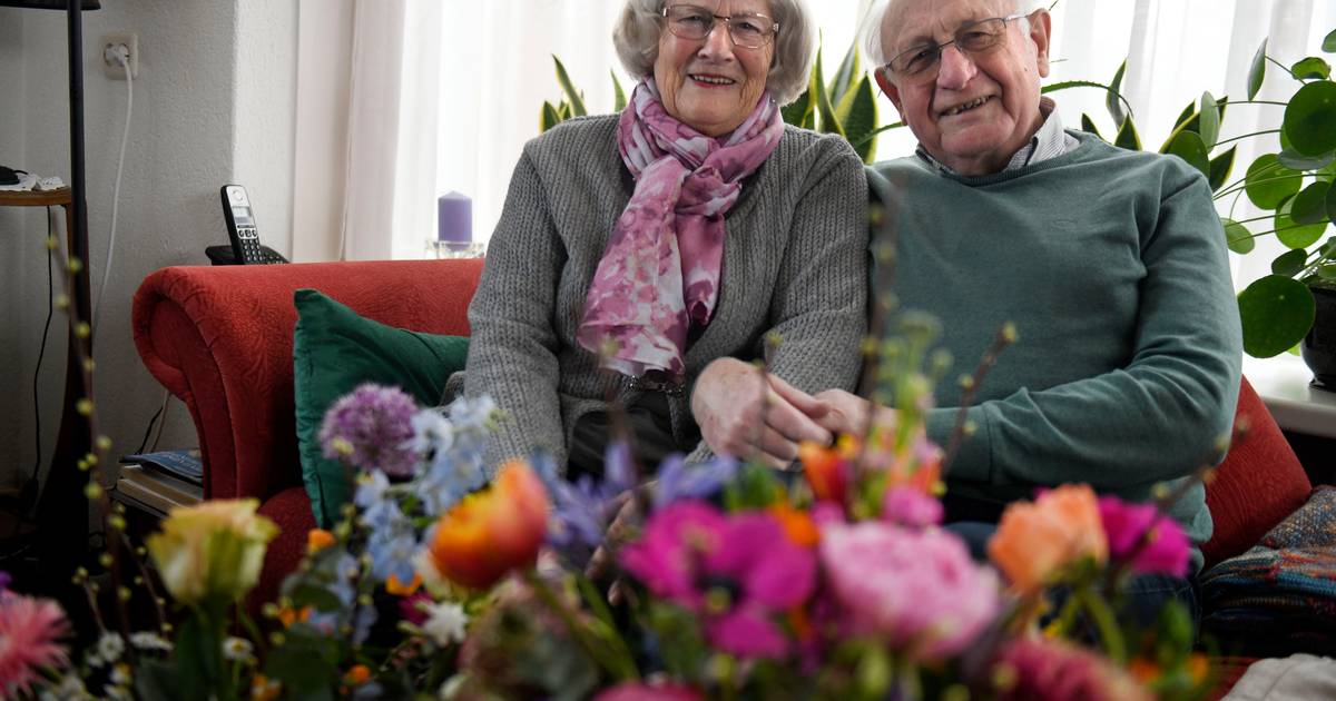 Henk en Jo uit Diepenheim vieren 65-jarig huwelijk: ‘Jo is de reisleider‚ ik ben de medereiziger’