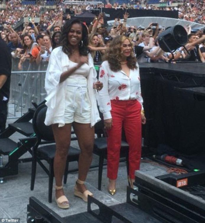 Michelle Obama met  Tina Knowles, de moeder van Beyoncé.