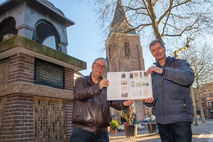 Niek de Kort en Frank van Rooijen met hét geschiedenisboek over Woerden
