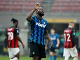 Lautaro en Lukaku helpen koploper Inter aan winst op Milan
