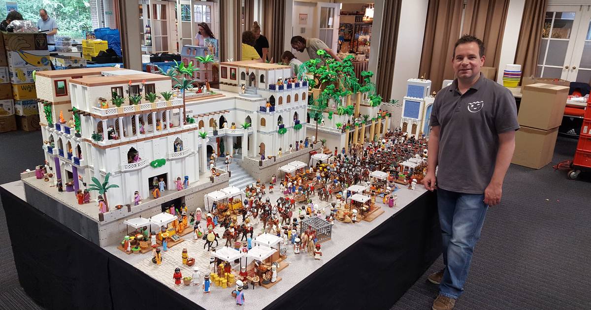 Oneerlijk trompet Verzoenen Michel (48) uit Etten-Leur maakt ware kunstwerken van Playmobil voor  evenementen en musea | Etten-Leur | bndestem.nl