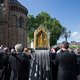 Het is crisis, dus komen de botten van Sint Servaas uit de vitrine