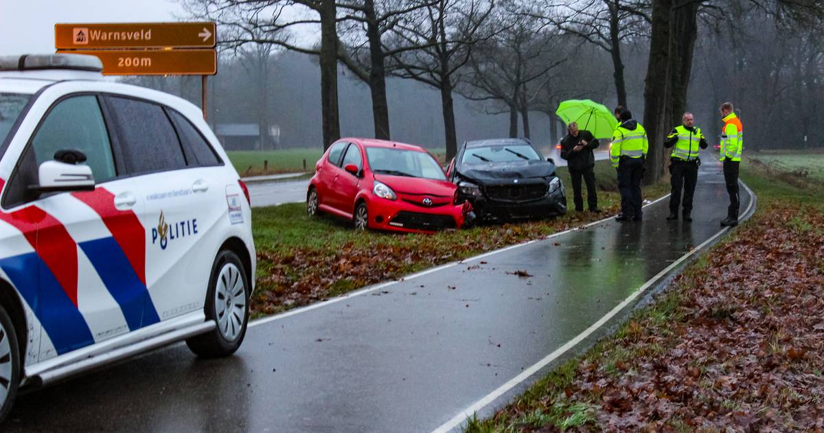 Gewonde en twee autos total loss bij ongeluk in Vorden.