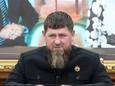 Het team van Kadyrov deelde weinig overtuigende beelden die moeten bewijzen dat hij nog stevig in het zadel zit.