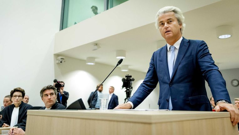 Geert Wilders in de rechtbank op Schiphol in de zaak rond de minder Marokkanen-uitspraken van de PVV-leider. Beeld ANP