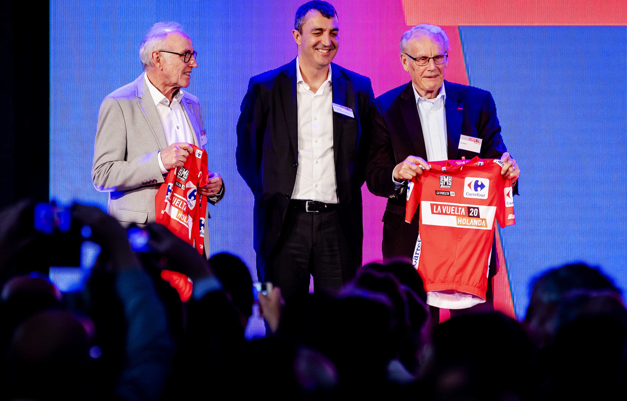 Joop Zoetemelk en Jan Janssen, hier vorig jaar bij de presentatie van de plannen om de Vuelta naar Nederland te halen.  Beeld ANP