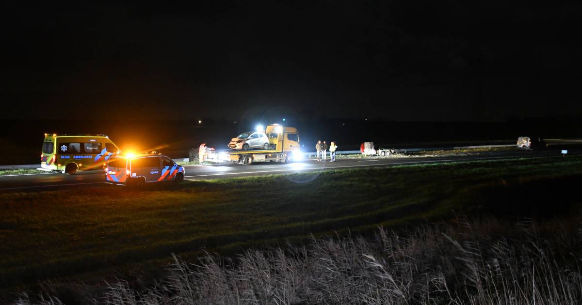 Snelweg tijd afgesloten na ongeluk Krabbendijke.