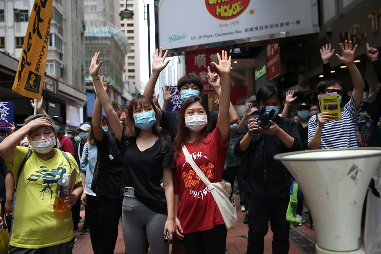 Demonstranten zondag in Hongkong tegen de nieuwe Chinese veiligheidswet. Beeld EPA