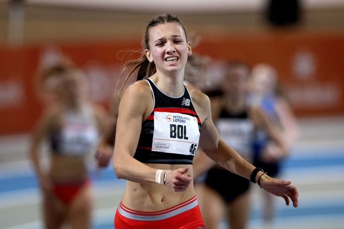 Femke Bol op weg naar het goud op de Nederlands Kampioenschappen Indoor Atletiek in Apeldoorn.