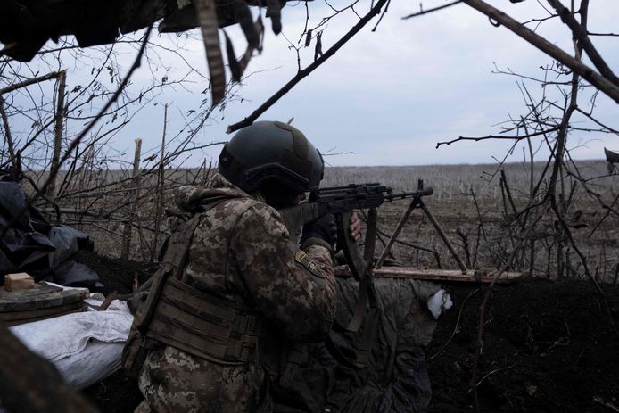 Un soldat ukrainien sur la ligne de front dans la région de Bakhmout, le 11 mars 2023.