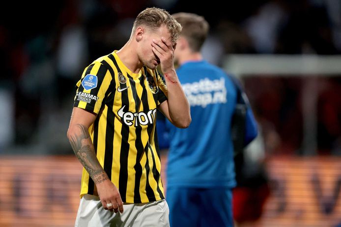 Nikolai Baden Frederiksen van Vitesse na de nederlaag tegen Excelsior. ,,Ik schaam mij diep."