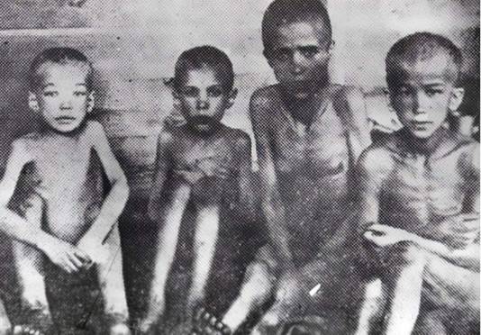 Oekraïense kinderen tijdens de hongersnood die het land in 1932-1933 trof.