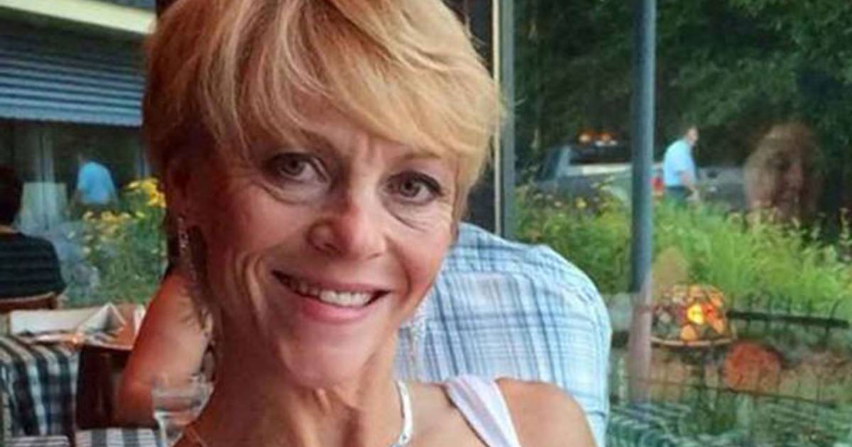 vrouw doodt zichzelf bij omdoen pistool bh buitenland ad nl