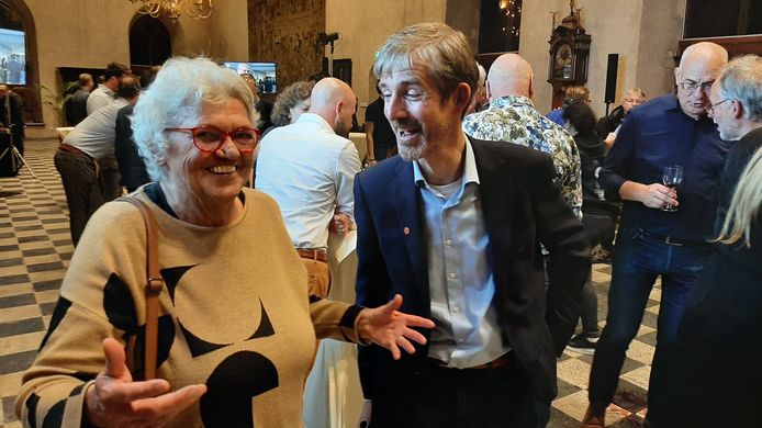 Leny van den Heuvel (vertrekkend fractievoorzitter GL) en Jeroen Louws (huidig fractievoorzitter PvdA en lijsttrekker van de combinatie GL/PvdA) vieren de eclatante verkiezingszege in Middelburg. Met 8 zetels is de nieuwe combinatie ruimschoots de grootste partij geworden.