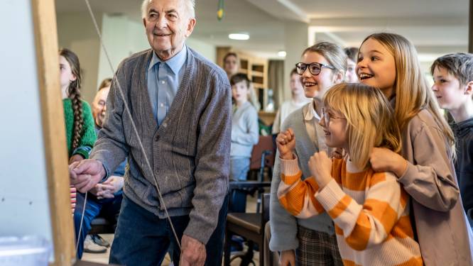 Bewoners Kasteelhof gestart aan erfgoedmaand: volksspelen en muziek op het programma