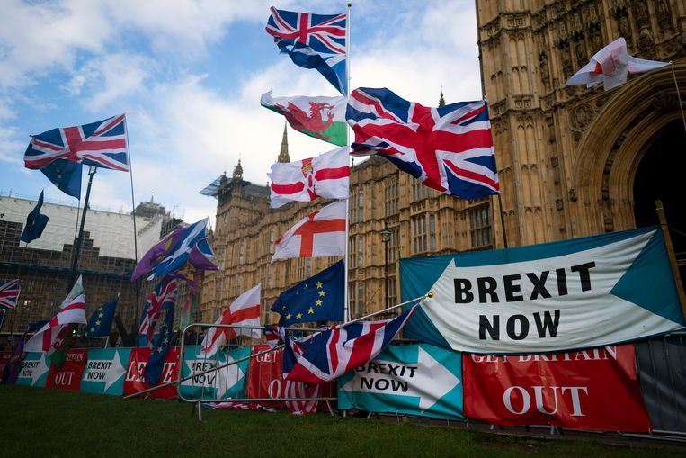 De Britse bevolking – brexiteers én remainers – is de uitputtende Brexitsaga beu. Beeld EPA