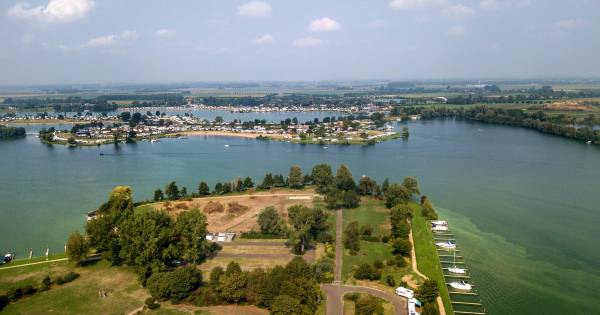 Drones vliegen boven Maaslanden tijdens vliegmiddag