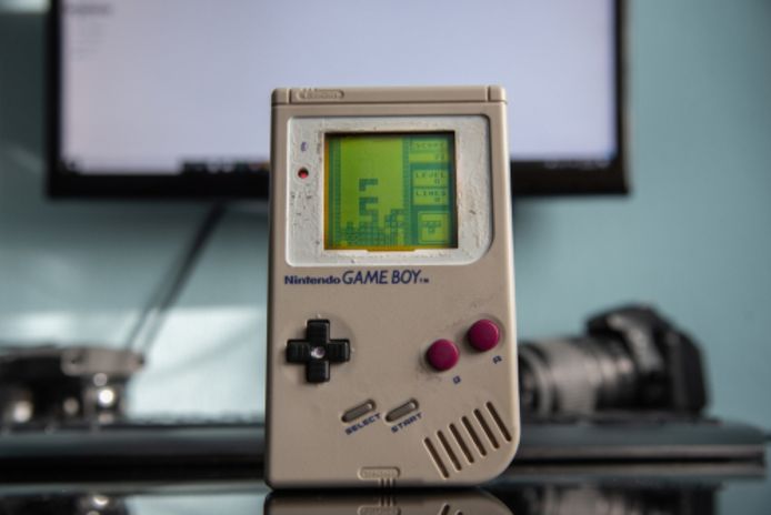 Een Game Boy met Tetris