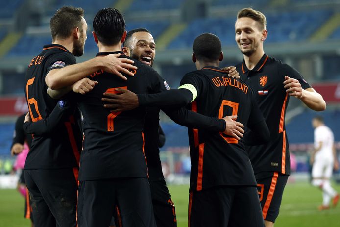 Door de winst op Polen gisteravond sluit Oranje en bewogen kalender jaar positief af.