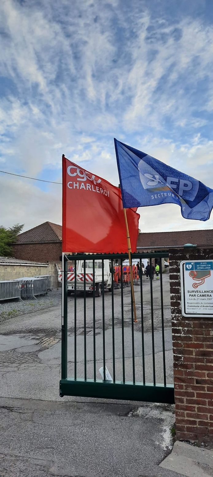 Grève improvisée à la commune d'Anderlues ce matin.