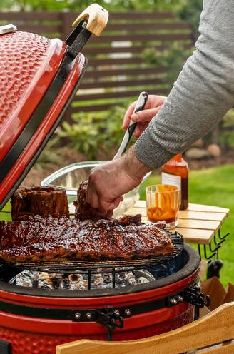 Met houtskool, briketten of krantenpapier: barbecue-expert Peter De Clercq legt uit hoe je jouw barbecue het makkelijkst in gang krijgt