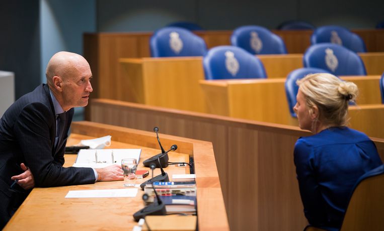 Minister van Volksgezondheid Ernst Kuipers en PvdA-Kamerlid Attje Kuiken. Beeld Freek van den Bergh / de Volkskrant