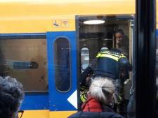 Trappen op de trappen van het treinstation