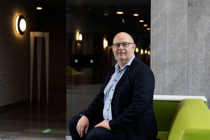 Marcel Oosterveer werd tijdens zijn periode als wethouder plotseling geconfronteerd met een oogaandoening waardoor hij bijna blind werd