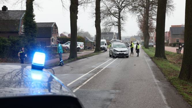 Voetganger gewond bij botsing met auto in Hattemerbroek