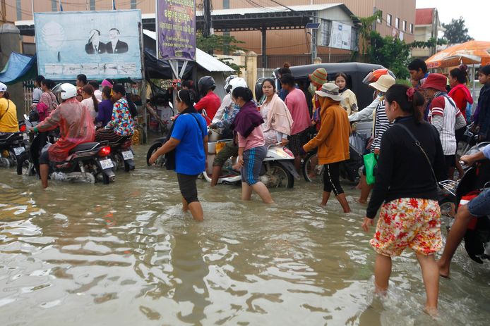 De Cambodjaanse bevolking werd hard getroffen door de overstromingen.