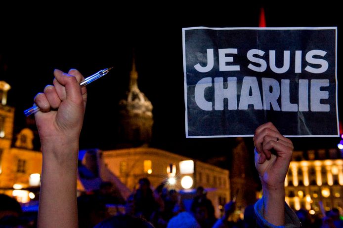 Foto uit 2015 van een optocht als steun van het satirische weekblad Charlie Hebdo.