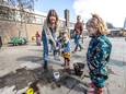 Ouders en kinderen ontdekken de voordelen van onderwijs in de buitenlucht.