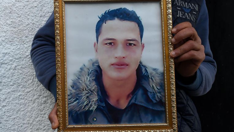 Een portret van Anis Amri, vastgehouden door zijn broer in Tunesië Beeld afp