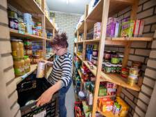 Stille armoede in Almelo: stichting Helpende Hand 0546 kan aanvragen voor hulp amper nog bijbenen