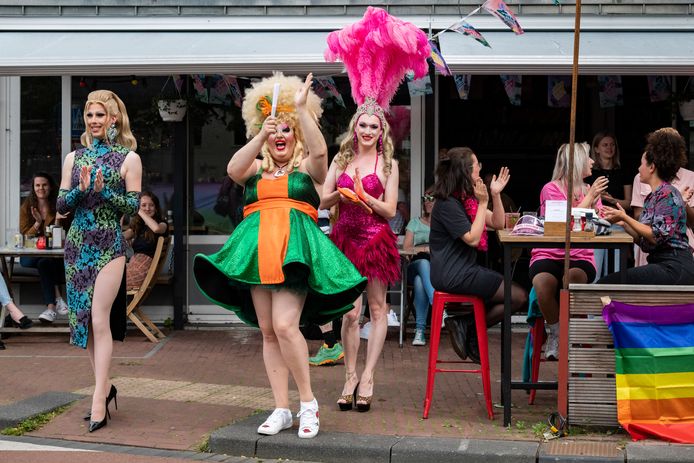 Dragqueens bij hotel Credible.