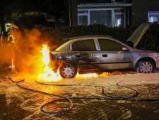 Lichtflits en er snel vandoor: zien we hier brandstichter in Apeldoorn wegrennen?