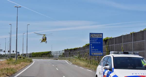 Ongeluk met twee motorrijders in Tilburg, traumahelikopter aanwezig.