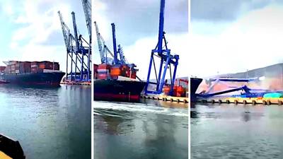 Grave accident dans un port turc: un porte-conteneurs renverse plusieurs grues, un ouvrier grièvement blessé