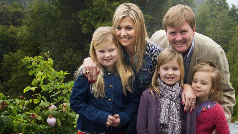 Prinses Maxima, prins Willem-Alexander en hun drie dochters Beeld epa