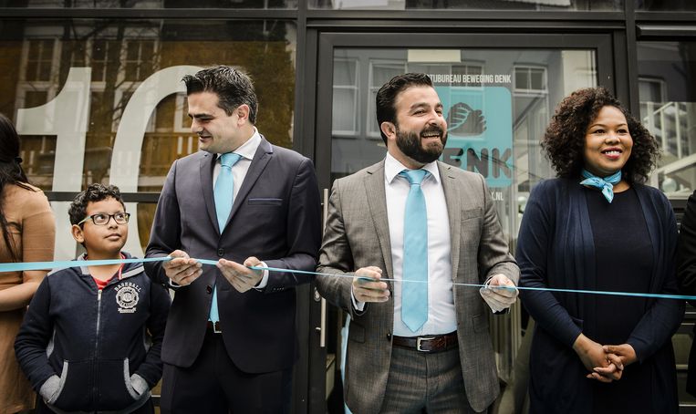 Partijvoorzitter Selçuk Öztürk (rechts) en lijsttrekker Tunahan Kuzu bij de opening in maart van het kantoor van Denk in Rotterdam. Beeld anp